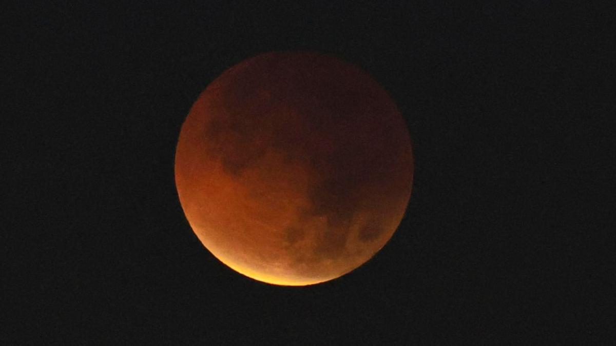 Así se ve el eclipse lunar total, que deja una "Luna de Sangre" este 3 ...