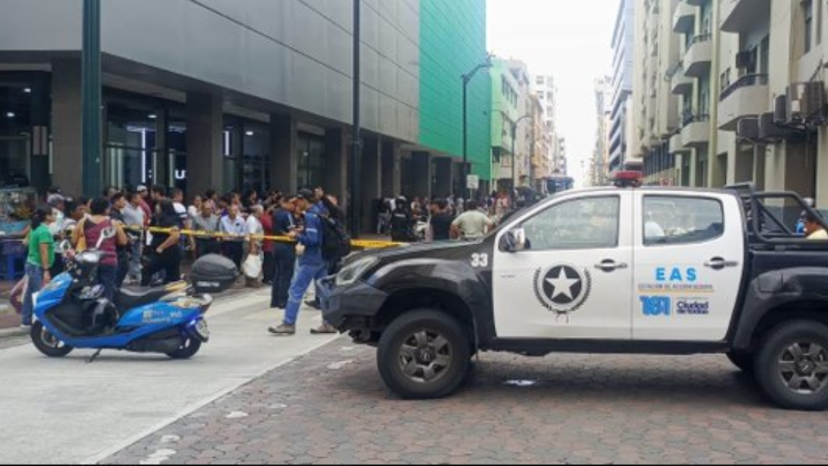 Ataque armado en pleno centro de Guayaquil deja un hombre muerto y otro ...