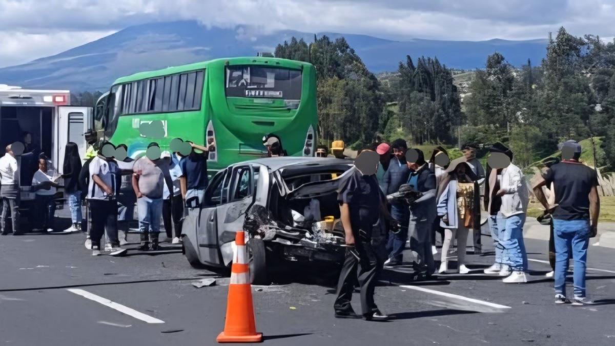 Cuatro accidentes de tránsito dejan tres heridos en Ambato y Latacunga