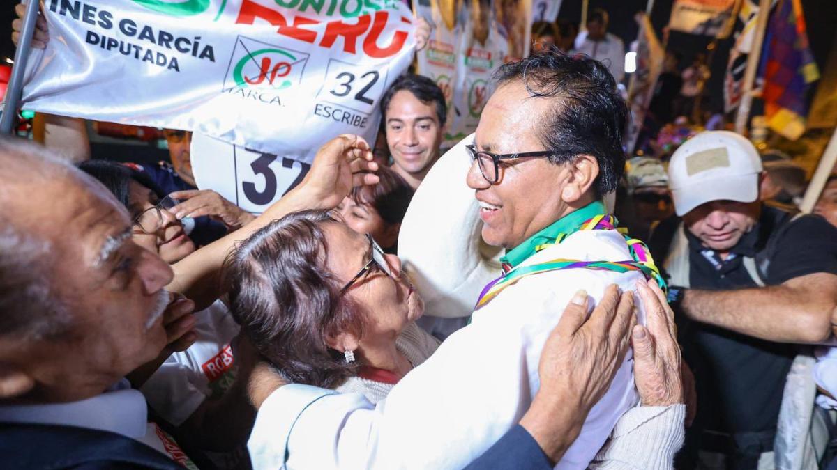 Elecciones en Perú· Roberto Sánchez se consolida para disputar la ...
