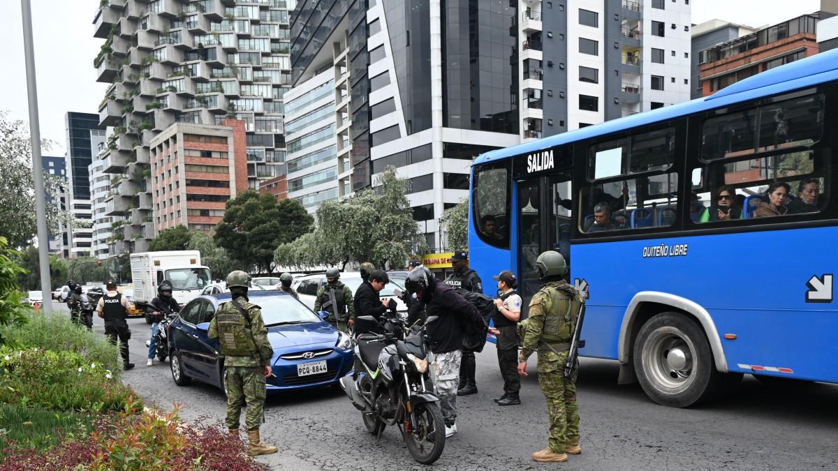 ¿A qué hora empieza y se acaba el toque de queda en Quito y en otras ...