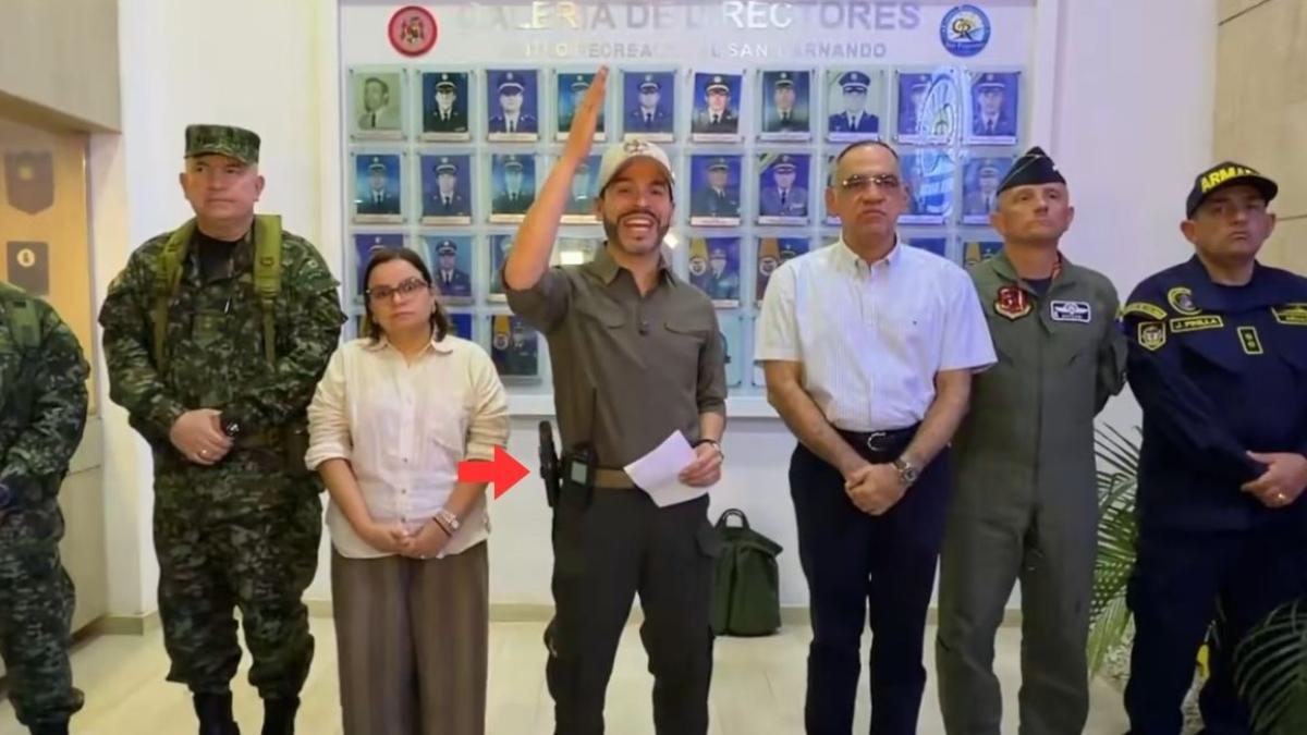 De la Espriella desata debate en Colombia tras aparecer armado en Santa ...