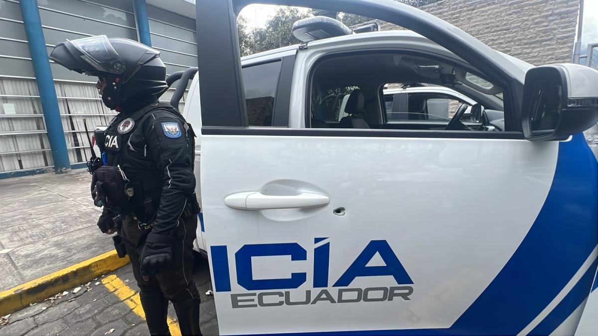 Capturan a presuntos miembros de "Los Lobos" tras ataque armado a patrullero en Quito